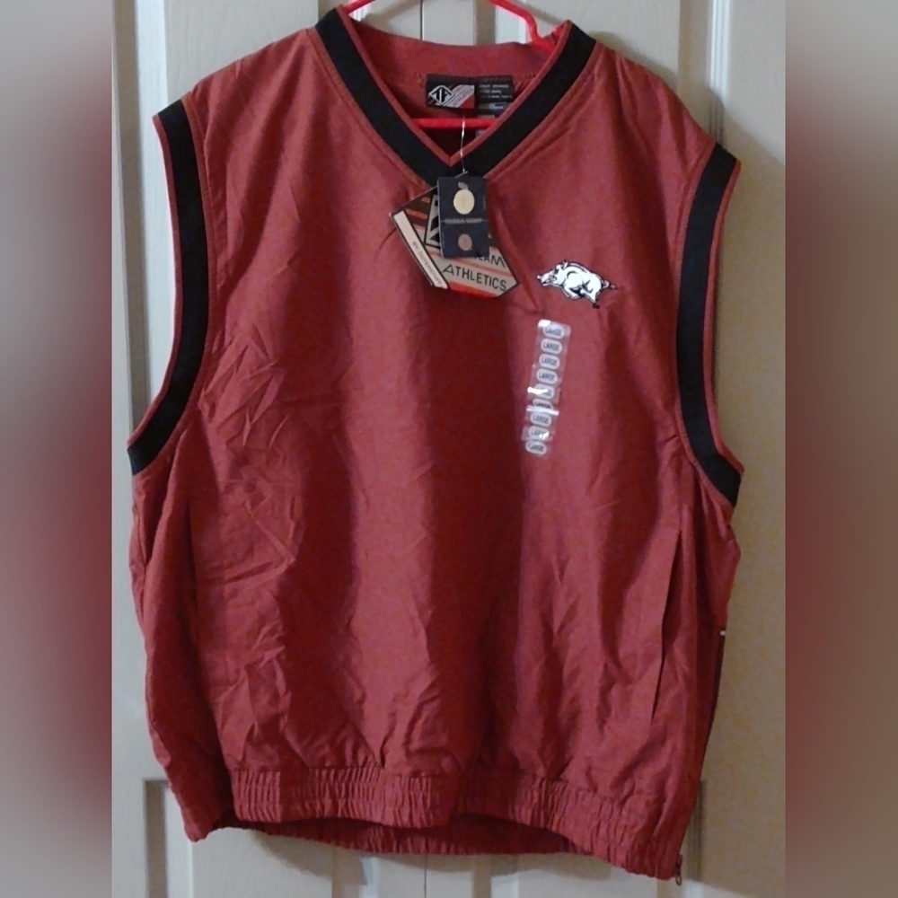 Arkansas Razorbacks Team Athletics Red Pullover Windbreaker Vest Men’s Large NWT